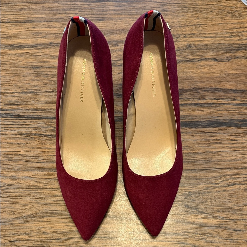 Tommy Hilfiger Women's Burgundy Suede Pump